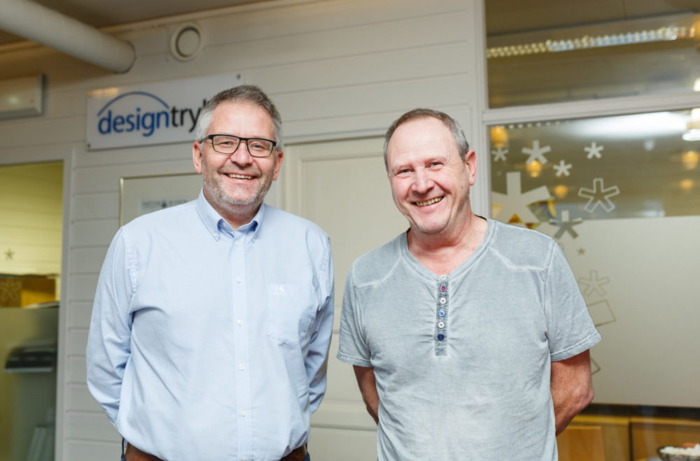 Daglig leder i Fagtrykk Ole Strand og Tor Egil Dagsvik, som er tidligere daglig leder for DesignTrykk på Steinkjer. Foto